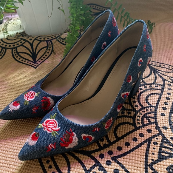 Unique Denim with floral embroidery Heels - Picture 1 of 4